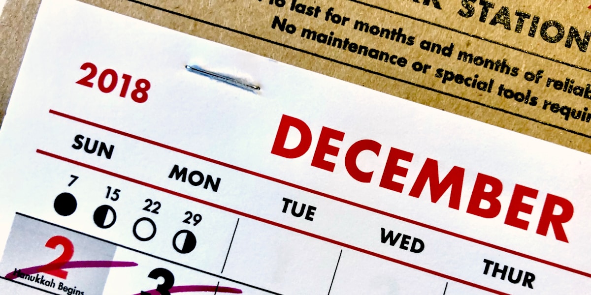 Calendar marking important health insurance open enrollment dates and deadlines for 2025