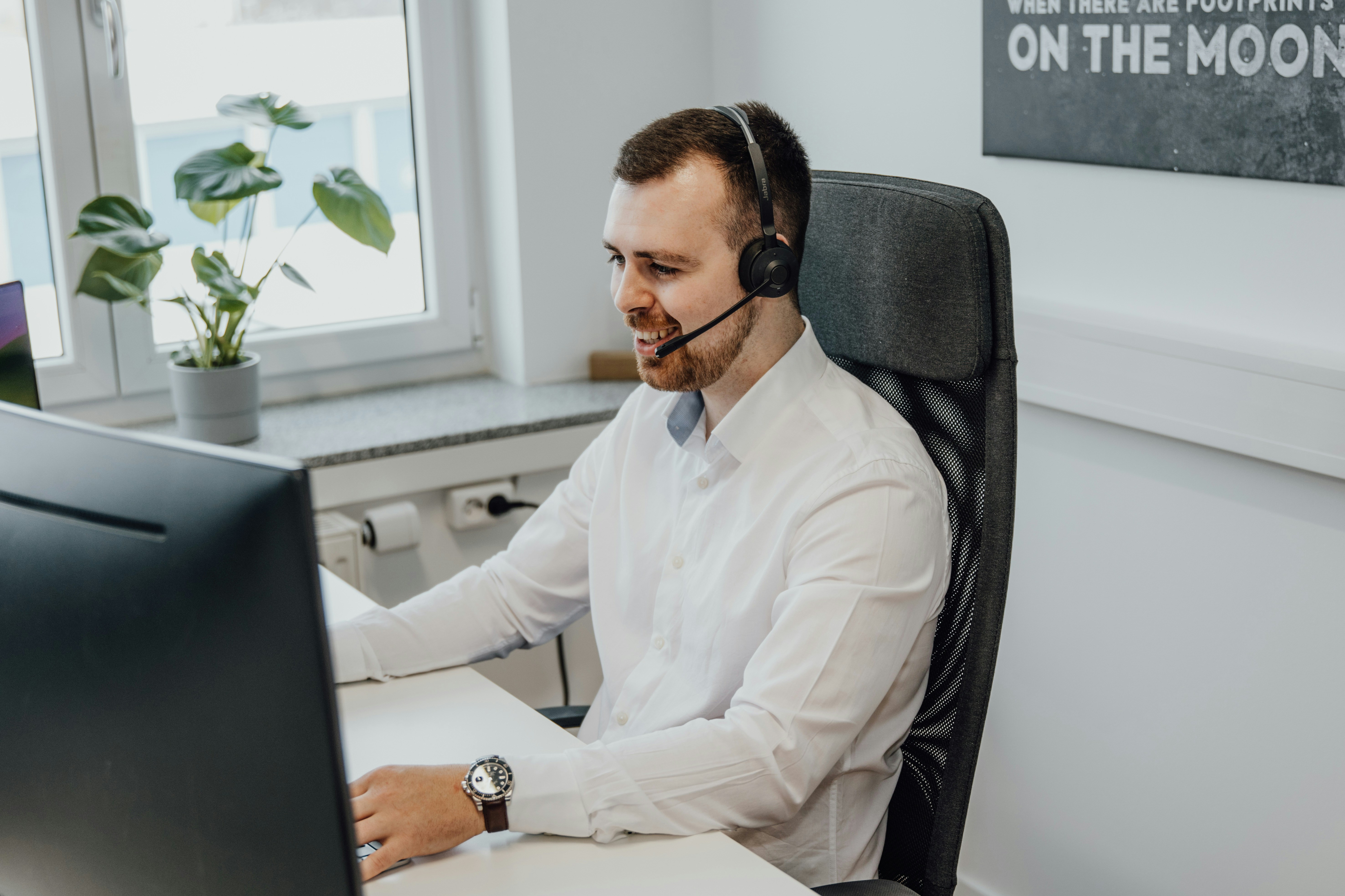 Insurance advisor ready to help